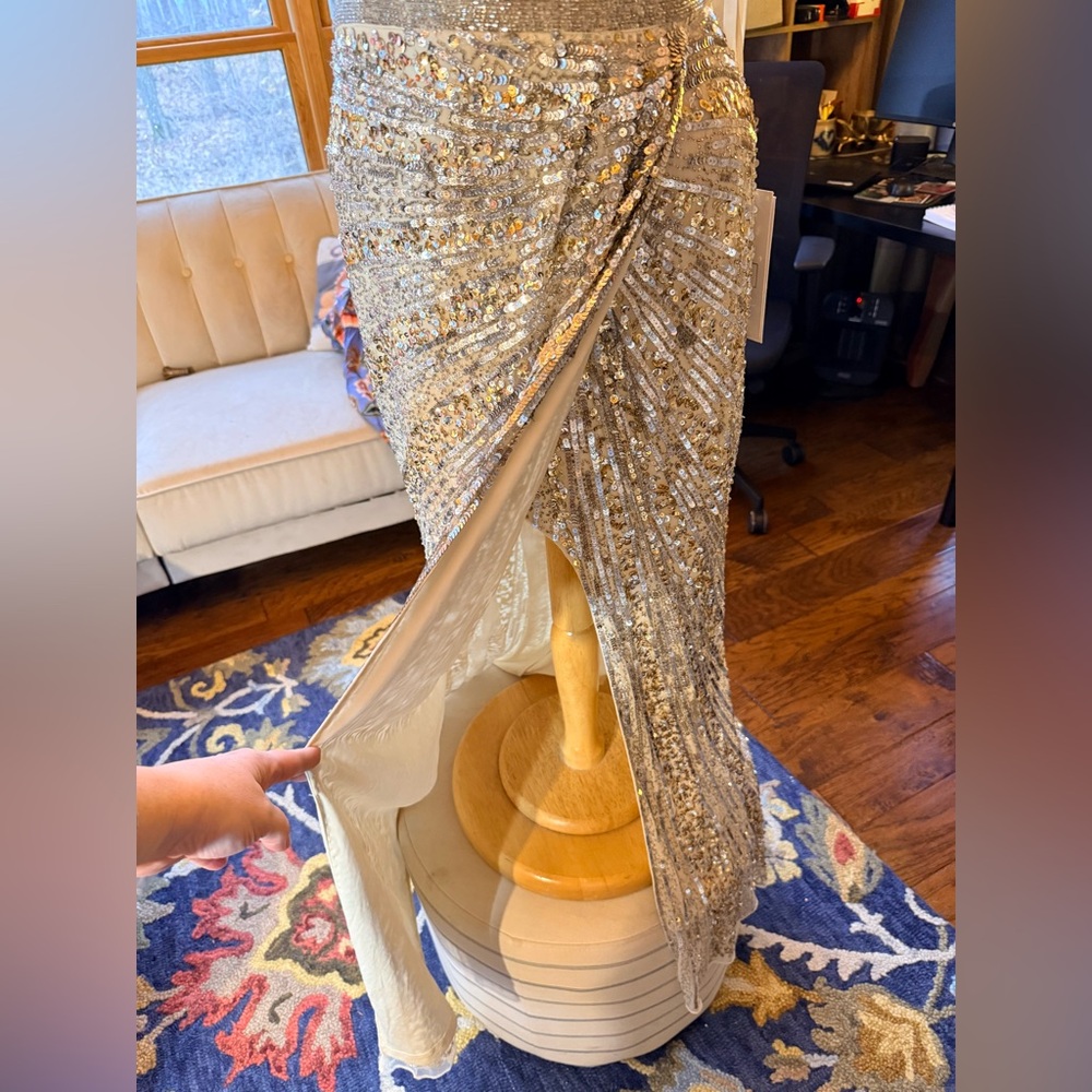 Mac Duggal Gold Sequin One-Shoulder Maxi Dress 8 - Picture 2 of 14